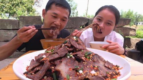 刘大瓜吃鸵鸟肉视频在线观看,在线观看惊险味蕾之旅