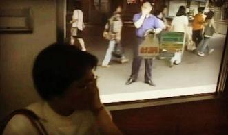 上海父女吃瓜事件视频,一场引发热议的街头冲突瞬间