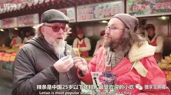 老外父亲吃瓜视频,搞笑视频走红网络
