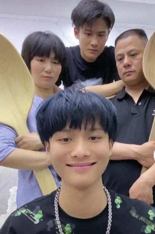 小杨哥徒弟吃瓜视频,揭秘娱乐圈幕后故事