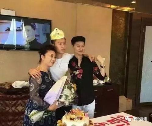 中韩明星夫妻吃瓜视频,吃瓜视频揭秘明星夫妻日常