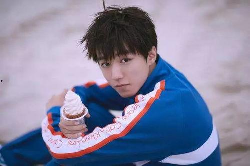 王俊凯吃瓜男孩视频播放,娱乐圈新潮流？