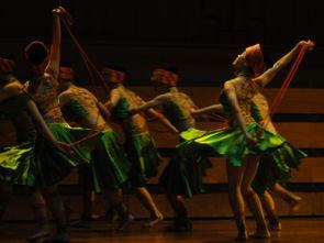 武汉跳舞吃瓜视频,网友直呼“太魔性”