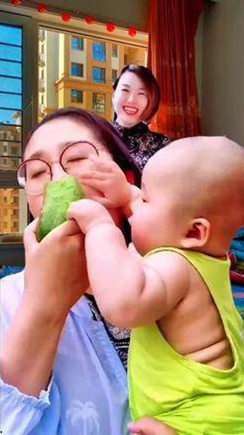萌娃暴力吃瓜视频全集,全程搞笑，揭秘瓜界萌娃新潮流